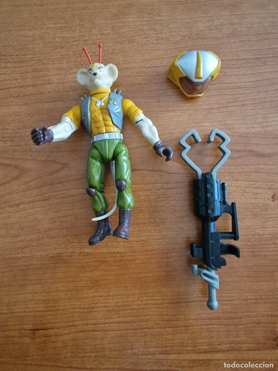 Figuras de acci&oacute;n: Lote 2831. Figura de Moto rat&oacute;n, de MFD Galoob, de 1994, con accesorios