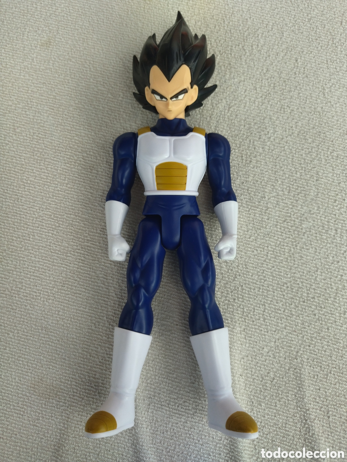 Figuras de acci&oacute;n: Figura articulada Drag&oacute;n Ball. Vegeta. 30 cm.