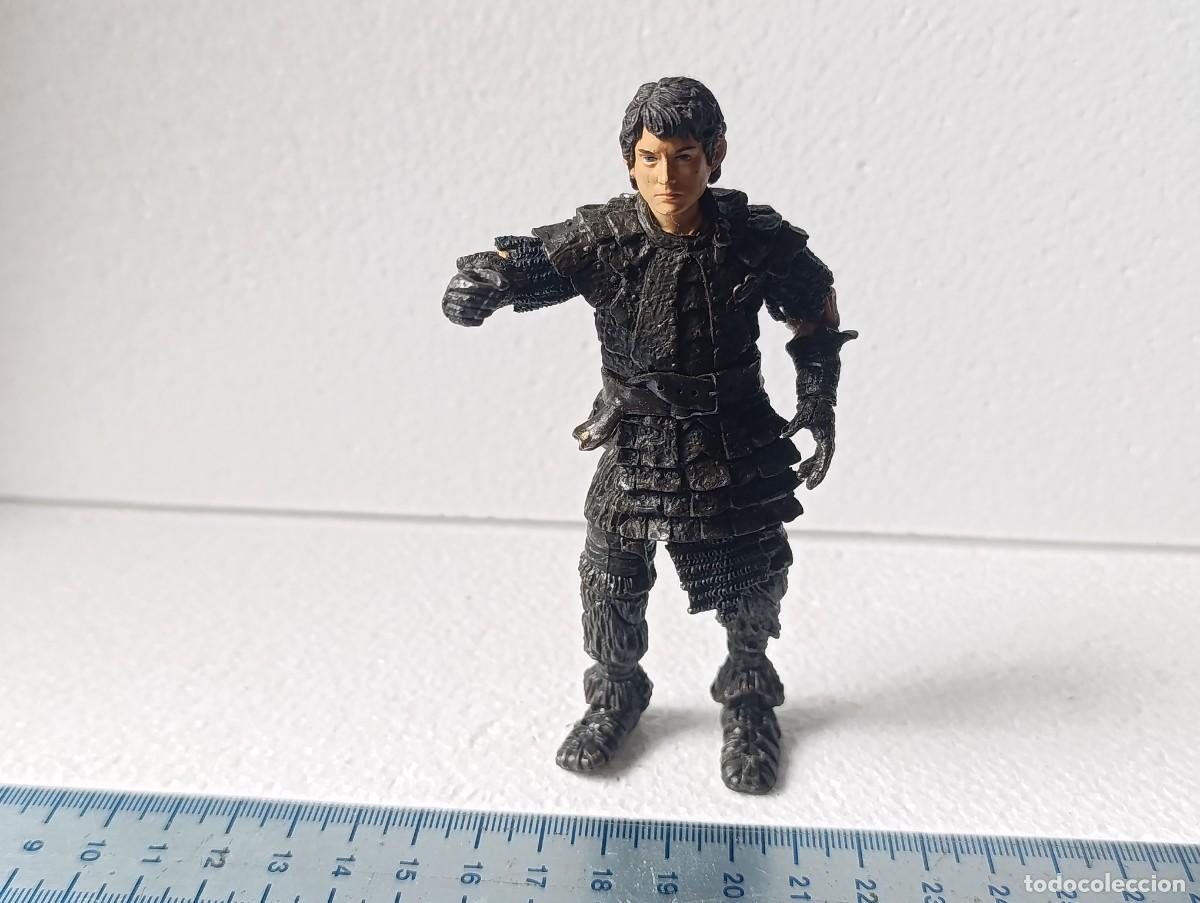 Figuras de acci&oacute;n: FIGURA DE PVC - FRODO CON ARMADURA DE ORCO - EL SE&Ntilde;OR DE LOS ANILLOS - NPL 2002 - TOY BIZ - ( )