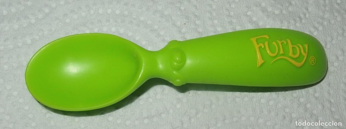 Figuras de acci&oacute;n: CUCHARA VERDE DE FURBY DEL A&Ntilde;O 2005,HASBRO