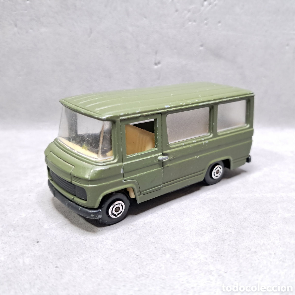 Actionfiguren: Antigua Ambulancia (verde) Militar Mercedes de Guisval, serie Campe&oacute;n, a&ntilde;os 80