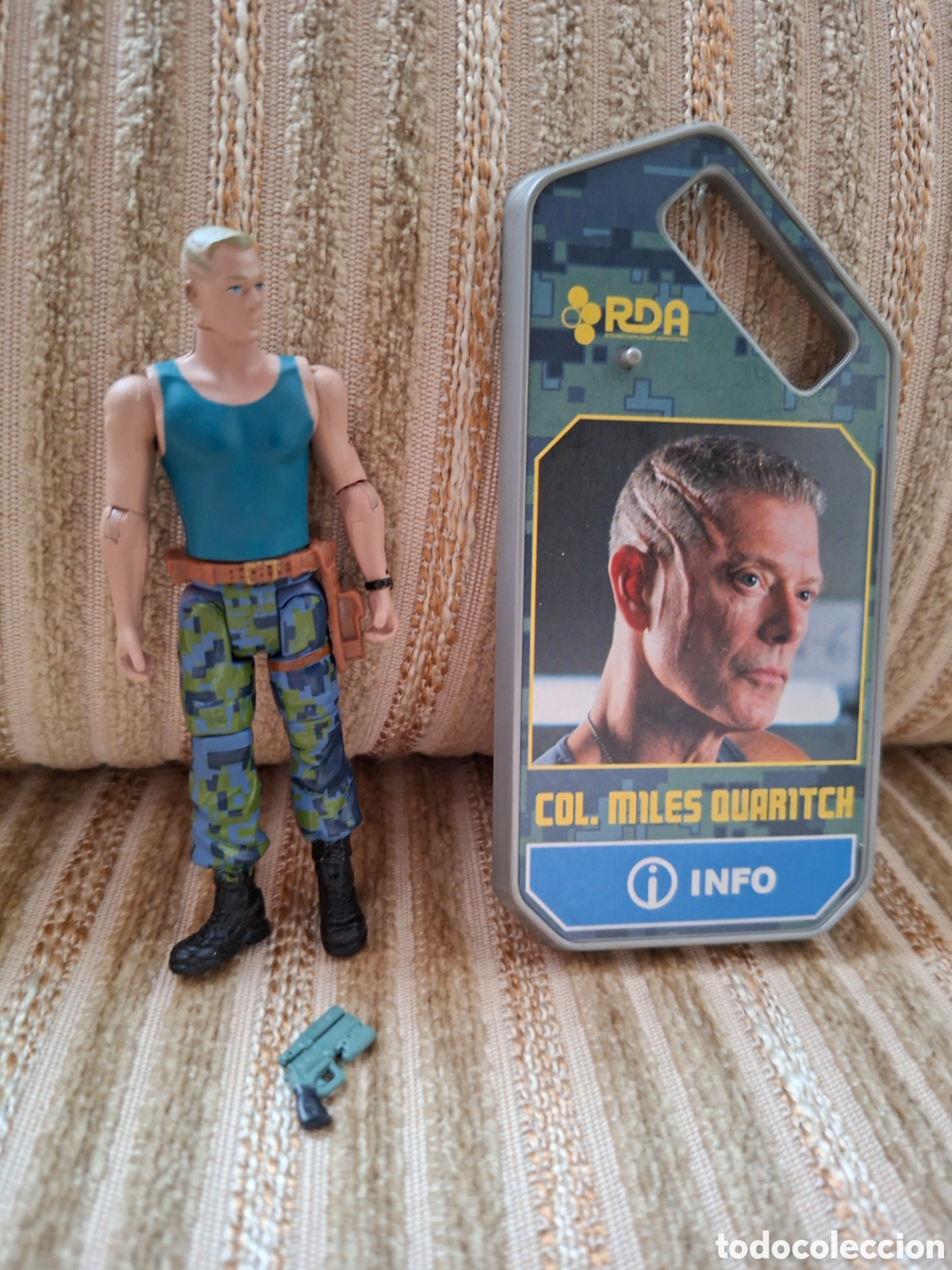 Actionfiguren: AVATAR, figura de Col. MILES QUARITCH (incluye acreditaci&oacute;n)