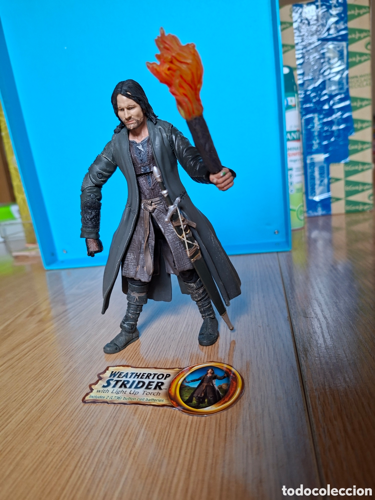 Figuras de acci&oacute;n: EL SE&Ntilde;OR DE LOS ANILLOS, ARAGORN-TRANCOS, con antorcha, (TOY BIZ)