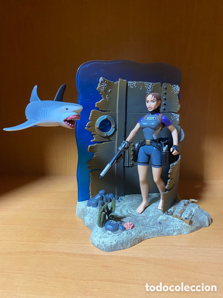 Figuras de acci&oacute;n: Figura Lara Croft con Diorama y Tibur&oacute;n. Plasmarse