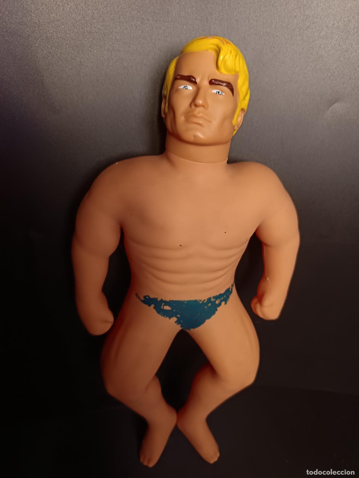 Figuras de acci&oacute;n: MR. MUSCULO, Stretch Armstrong. La goma esta dura petrea. 28 cent&iacute;metros de alto.