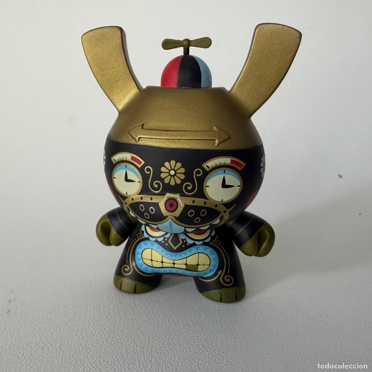 Figuras de acci&oacute;n: figura mu&ntilde;eco Kidrobot Dunny Wing Nut Kronk 2011