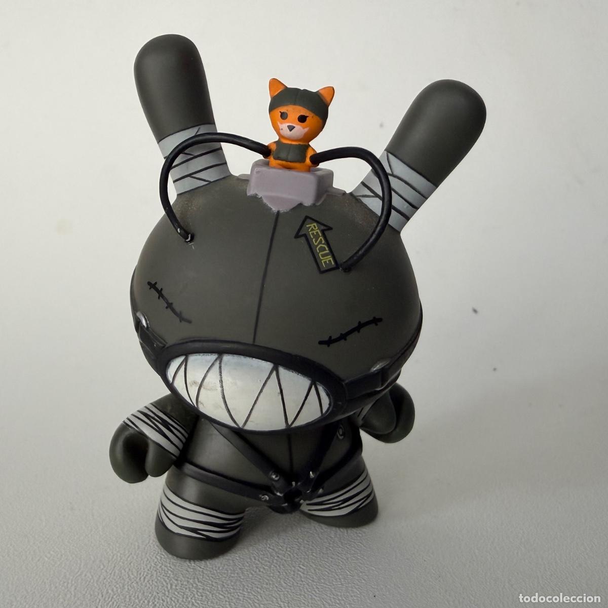 Figuras de acci&oacute;n: figura mu&ntilde;eco Kidrobot Dunny Trikky Rider Chuckboy 2011