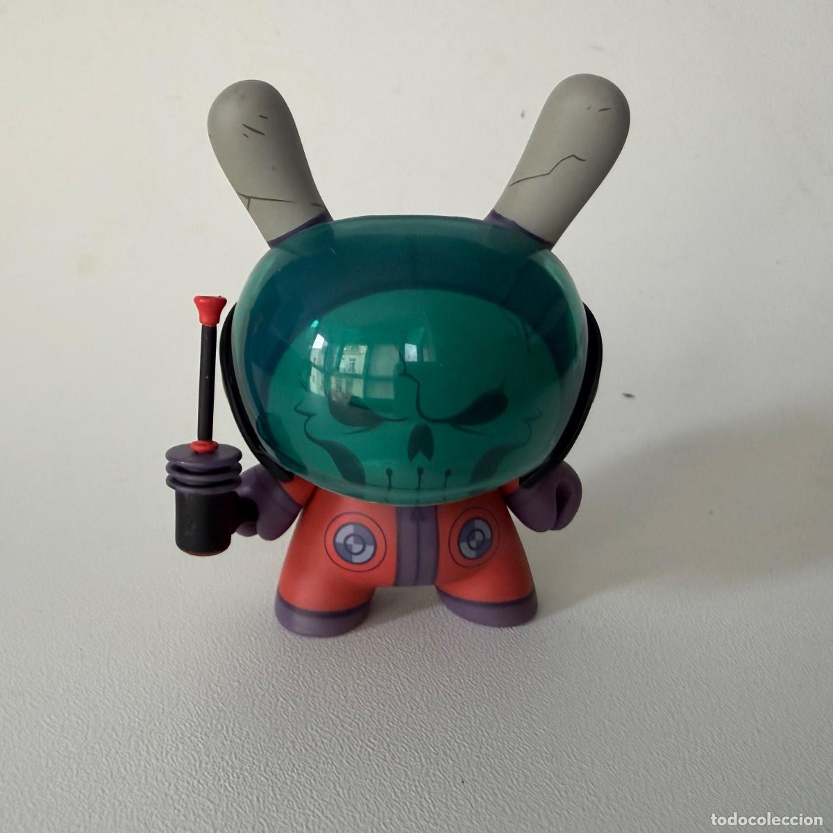 Figuras de acci&oacute;n: figura mu&ntilde;eco Kidrobot Dunny Dead Astronaut Pac23 2012