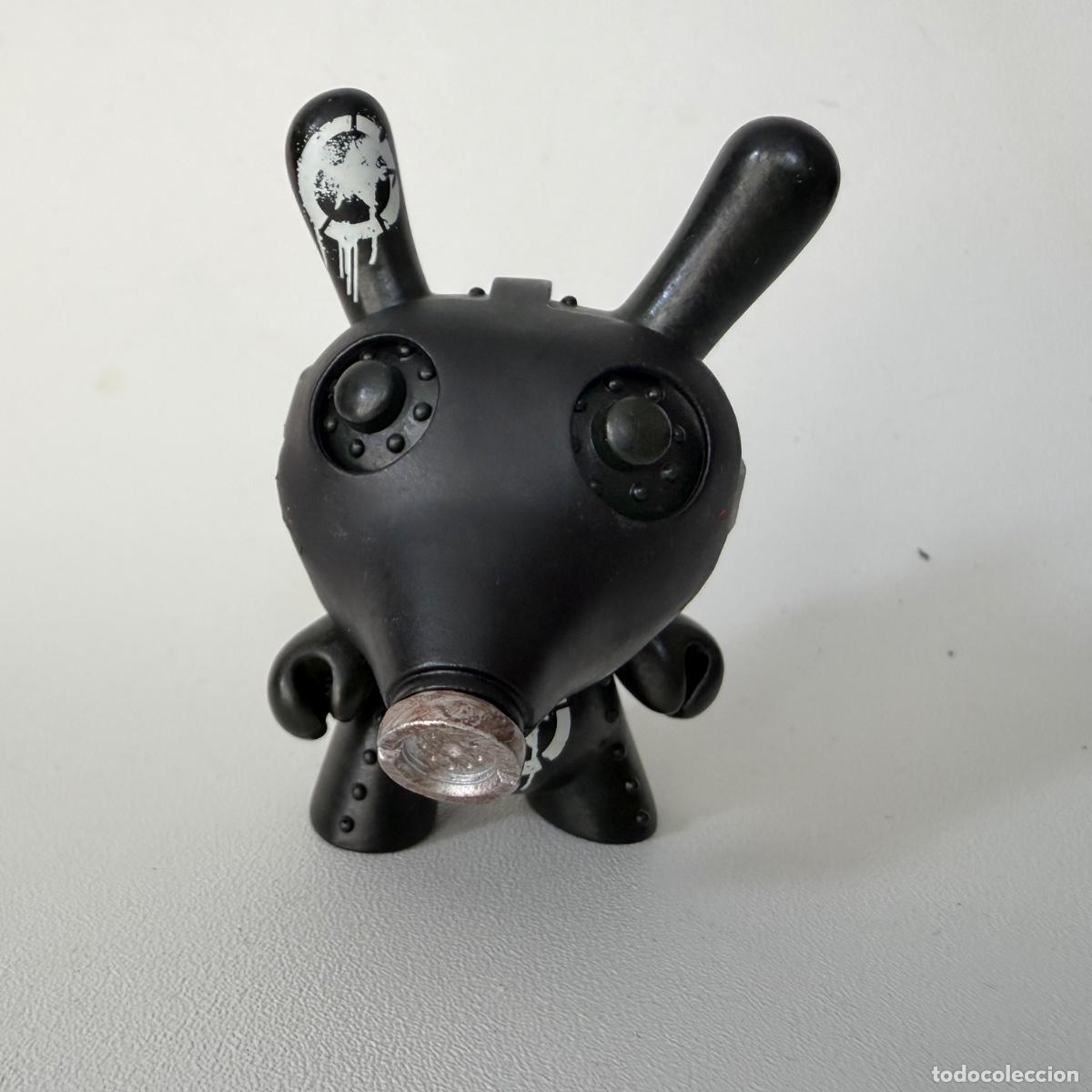 Figuras de acci&oacute;n: figura mu&ntilde;eco Kidrobot Dunny Gas Mask DrilOne 2011