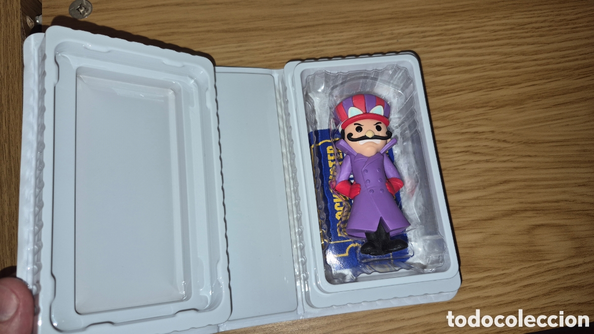 Figuras de acci&oacute;n: Figura de Dick Dastardly o Pier no doy una, de Autos Locos, en su caja. Blockbuster de Funko