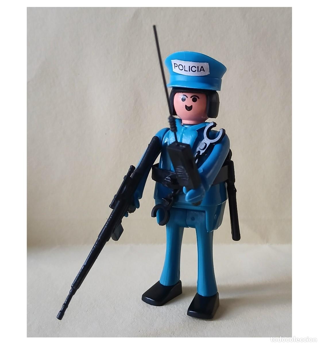 Figuras de a&ccedil;&atilde;o: Play big (Playbig), Play Kit o Cefa Boys. Policia