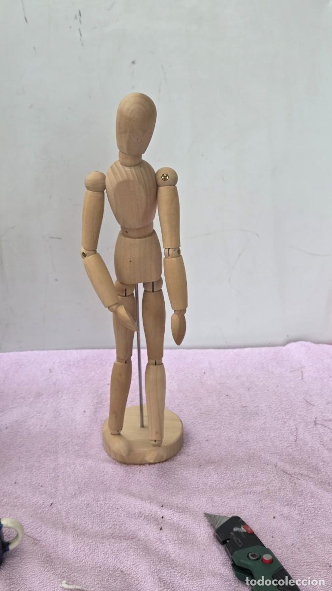 Figuras de acci&oacute;n: mu&ntilde;eco de madera articulada - Foto 1