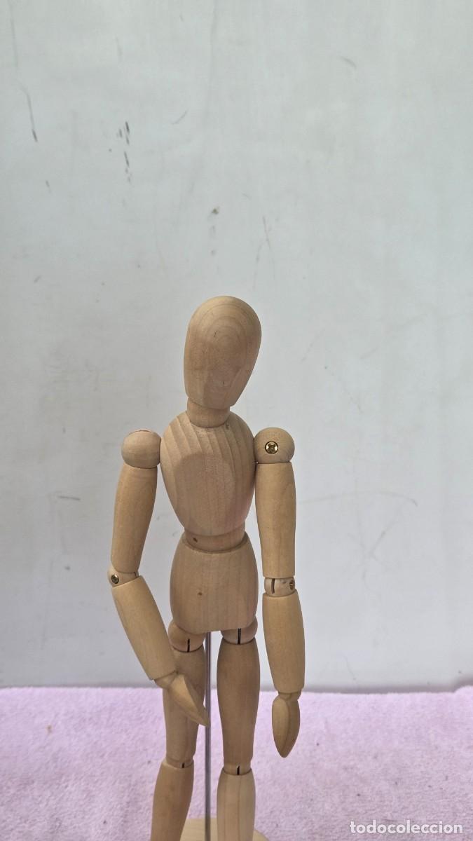 Figuras de acci&oacute;n: mu&ntilde;eco de madera articulada - Foto 3
