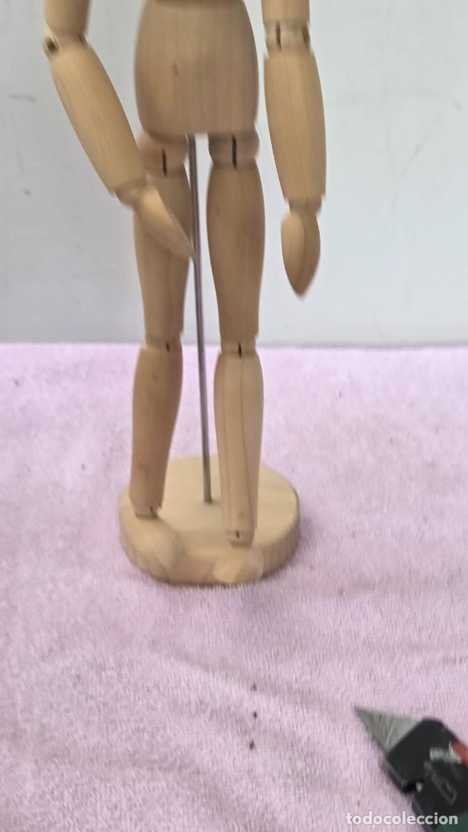 Figuras de acci&oacute;n: mu&ntilde;eco de madera articulada - Foto 4