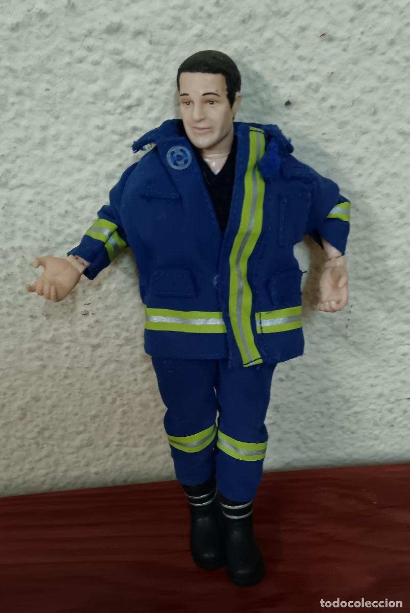 Figuras de acci&oacute;n: FIGURA BOMBERO MADELMAN POPULAR DE JUGUETES 17 CM. ALTURA