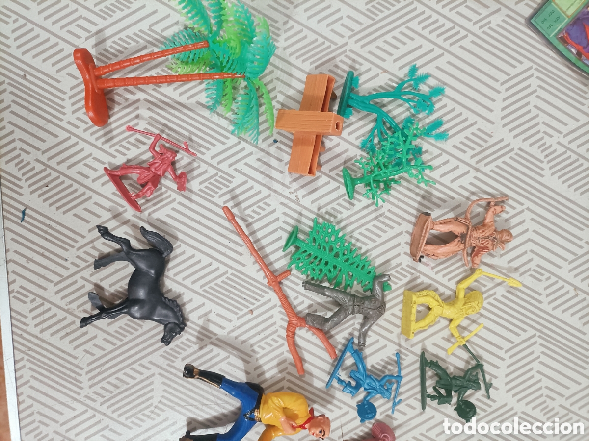 Figuras de acci&oacute;n: JuguetesIndios y vaqueros