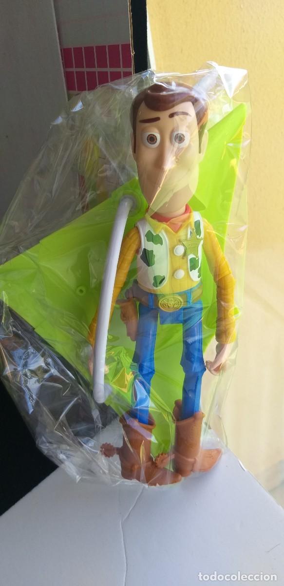 Figuras de acci&oacute;n: MU&Ntilde;ECO WOODY DE TOY STORY 3 CON ALA DELTA - DISNEY PIXAR
