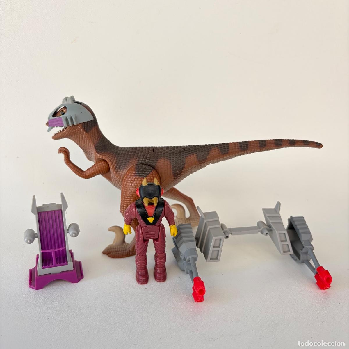 Figuras de acci&oacute;n: figura mu&ntilde;eco Deinonychus con Antor Dino-Riders Tyco 1987