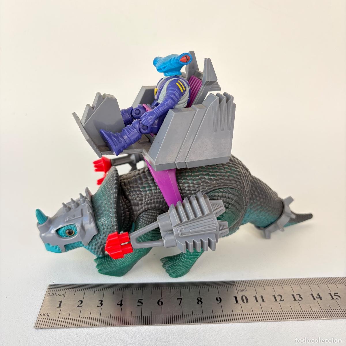 Figuras de acci&oacute;n: figura mu&ntilde;eco Monoclonius con Mako Dino-Riders Tyco 1987