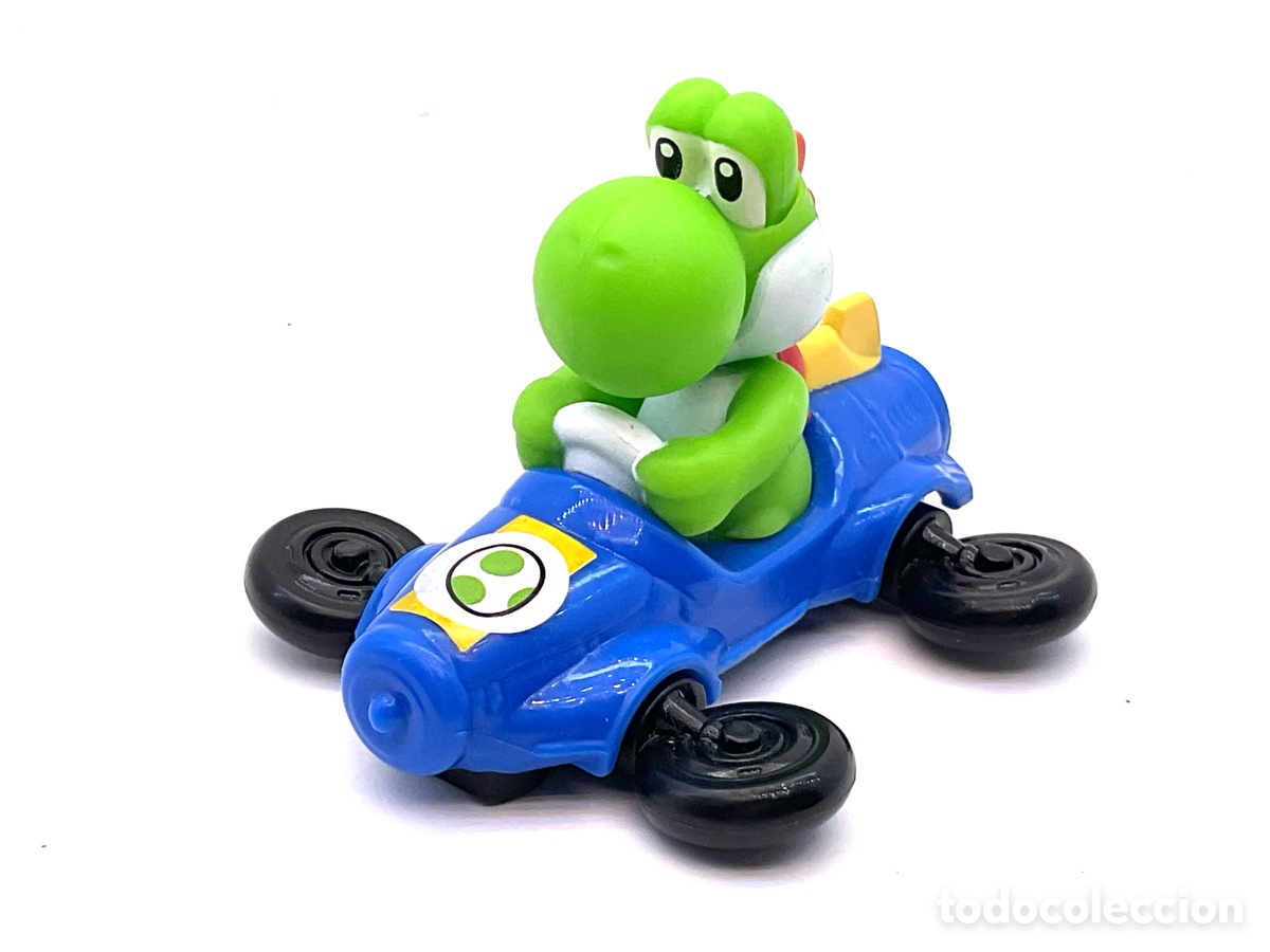 Figuras de acci&oacute;n: Figura de Yoshi en Coche de Carreras. Colecci&oacute;n Mario Kart . McDonald&acute;s ( Happy Meal) 2024.