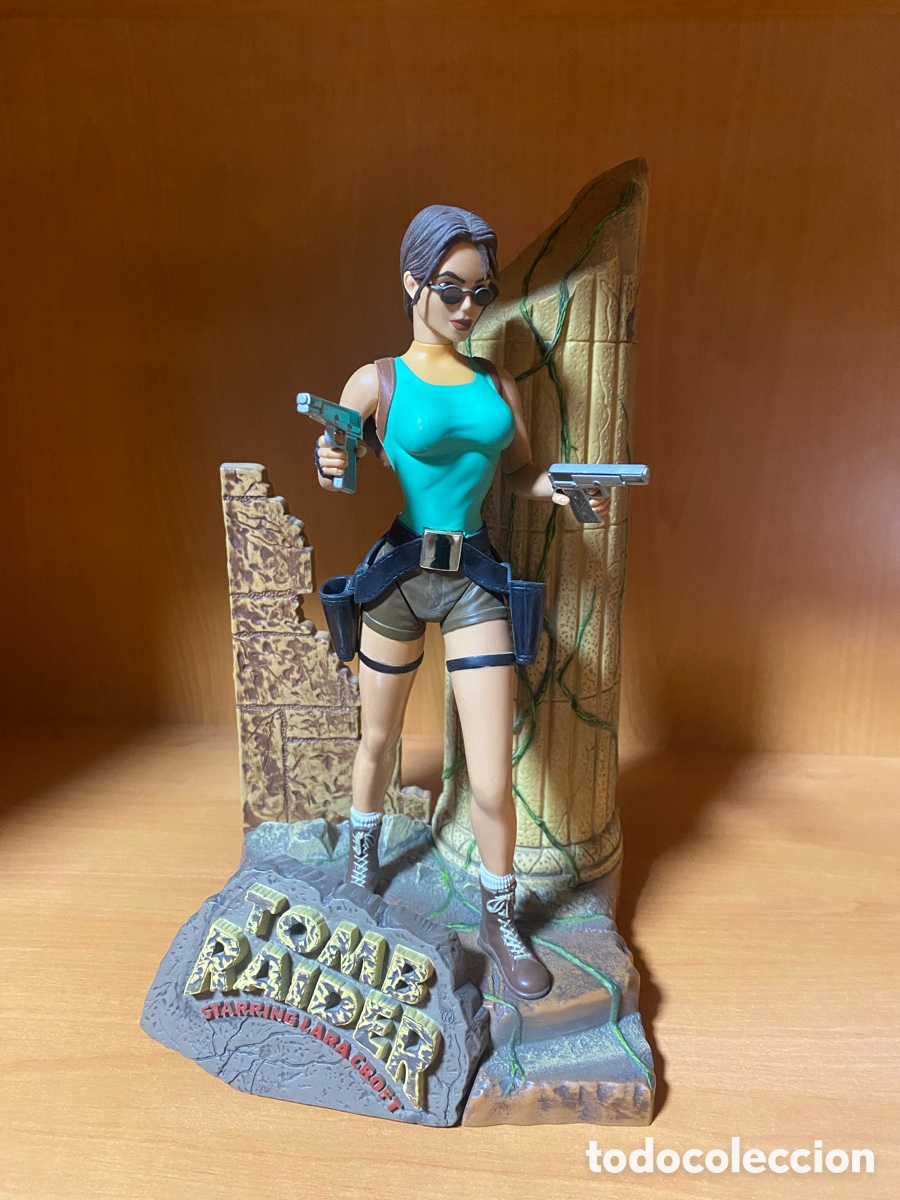 Figuras de acci&oacute;n: Figura Lara Croft con Diorama, Playmates