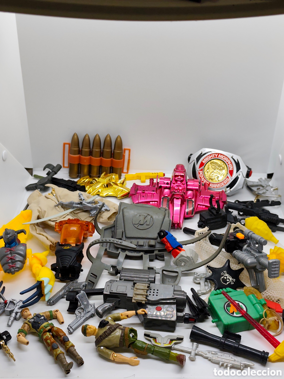 Figuras de acci&oacute;n: Gran lote de material de juegos de figuras de acci&oacute;n antiguo