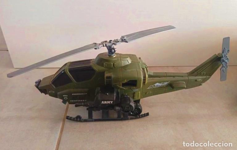 Figuras de acci&oacute;n: helic&oacute;ptero militar marca Chap Mei, escala G.I. Joe