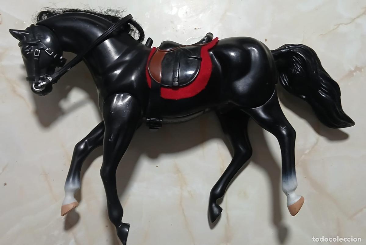 Action Figures: Caballo. EMPRE INDUSTRIES. A pilas. 31 cm. x 22 cm. x 7 cm. (aprox.)