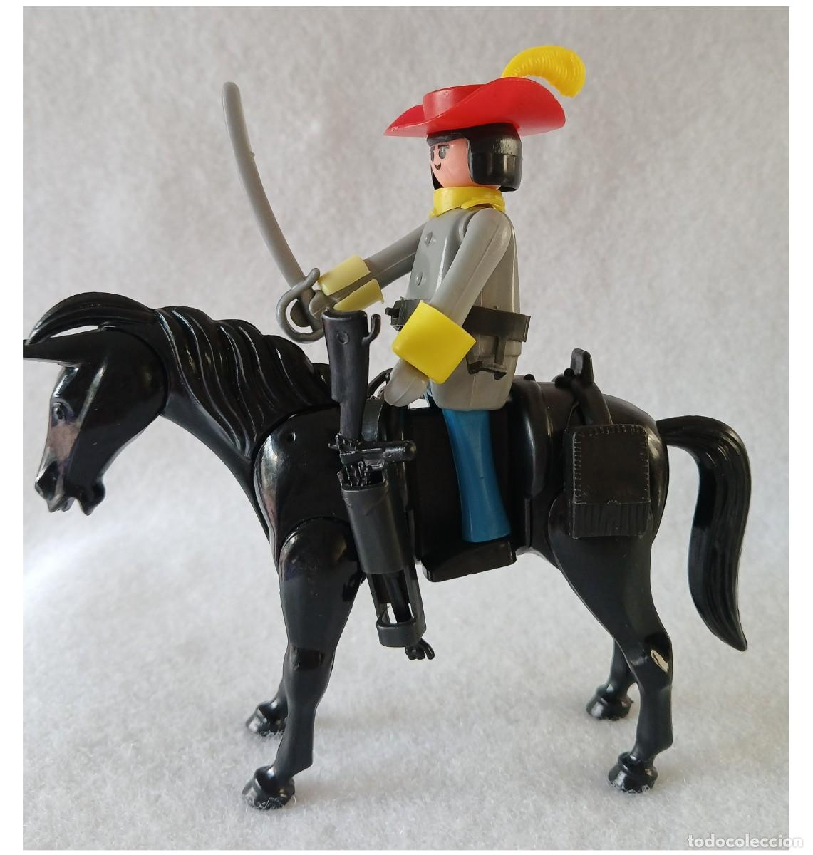 Figuras de acci&oacute;n: Play big (Playbig), Play Kit o Cefa Boys. Oficial sudista a caballo