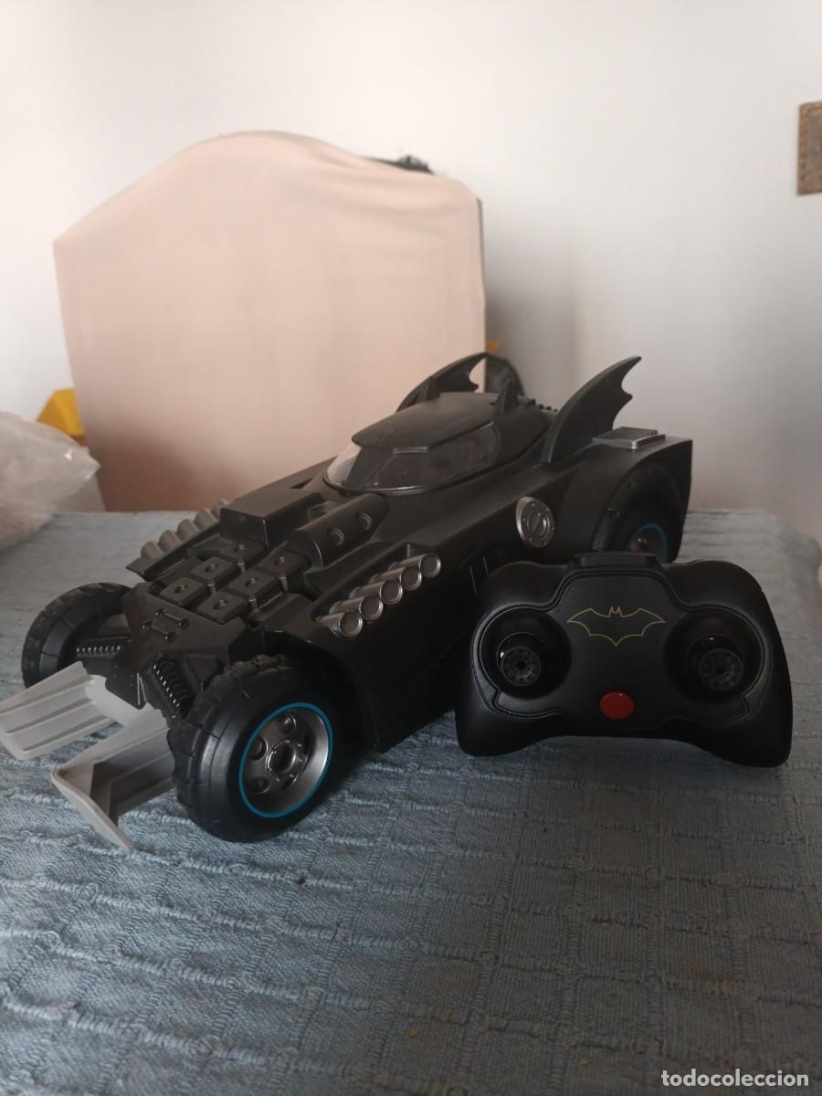 Figuras de acci&oacute;n: BATMOVIL RADIOCONTROL SPIN MASTER LTC 30 CMS CON CABINA ABATIBLE.30 CMS.