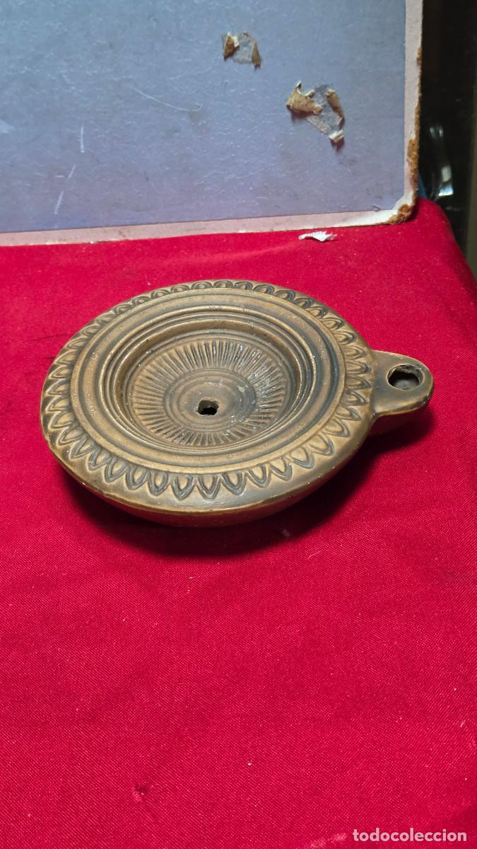 Figuras de acci&oacute;n: lamparilla de aceite antigua