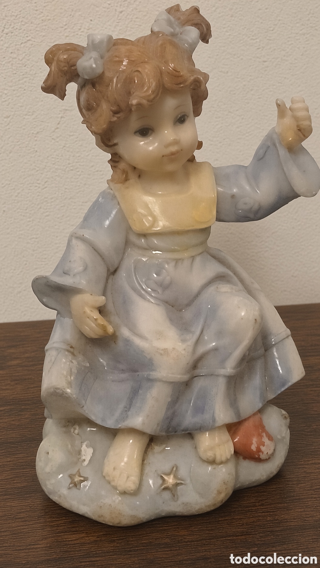 Figuras de acci&oacute;n: Figura de Ni&ntilde;a con Coletas sobre Nube - Estilo Alabastro