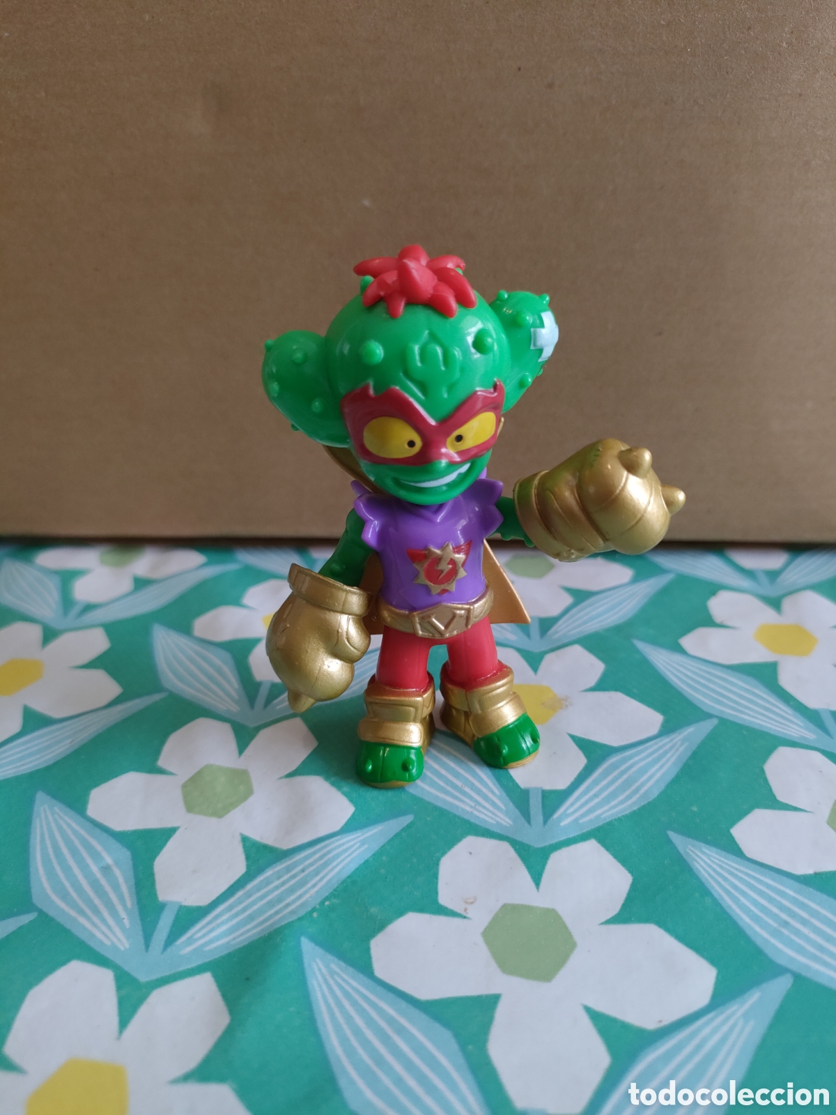 Figuras de acci&oacute;n: Figura tipo Super Zings. Magic Box Toys.