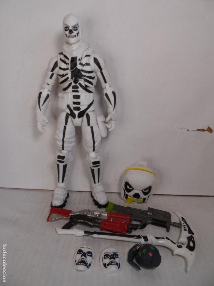 Figuras de acci&oacute;n: FIGURA FORTNITE LEGENDARY SERIES INVERTED SKULL TROOPER 2019 JAZWARES