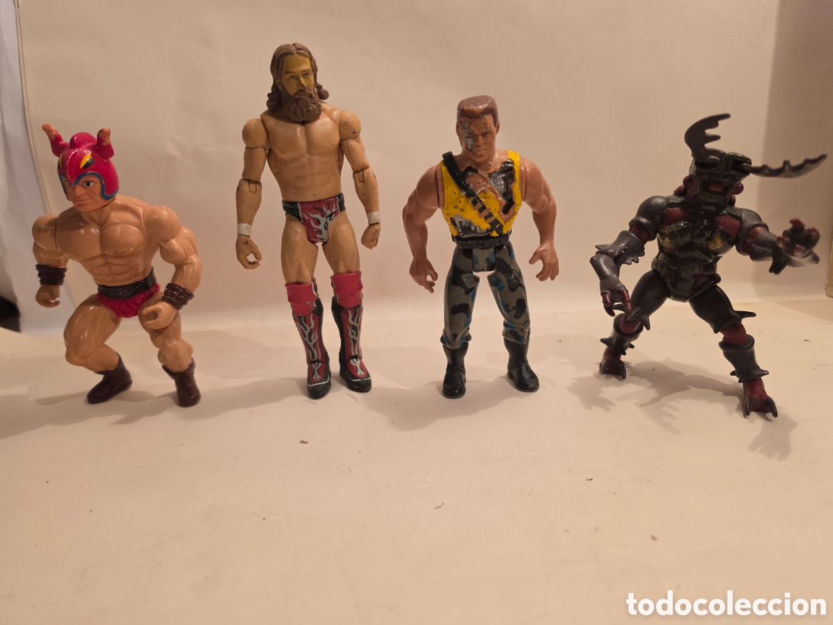 Figuras de acci&oacute;n: 4 FIGURAS VINTAGE. BANDAI 1994. MATTEL 2012 DANIEL BRYAN. W.W.E. MELT DOWN (SCHWARZENEGGER).