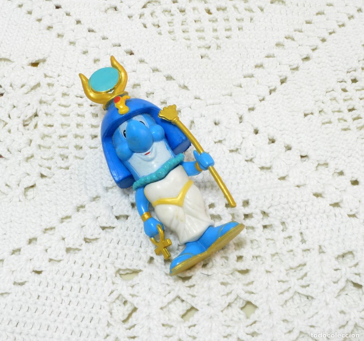 Figuras de acci&oacute;n: Dolfi, la mascota del hotel Novotel, vestido de Cleopatra