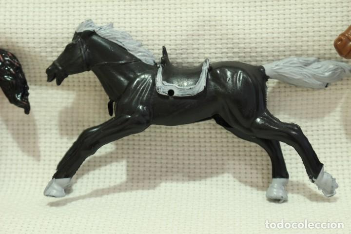 Figuas y mu&ntilde;ecos Caballeros del Zodiaco: 3 Caballos diversos - Foto 3