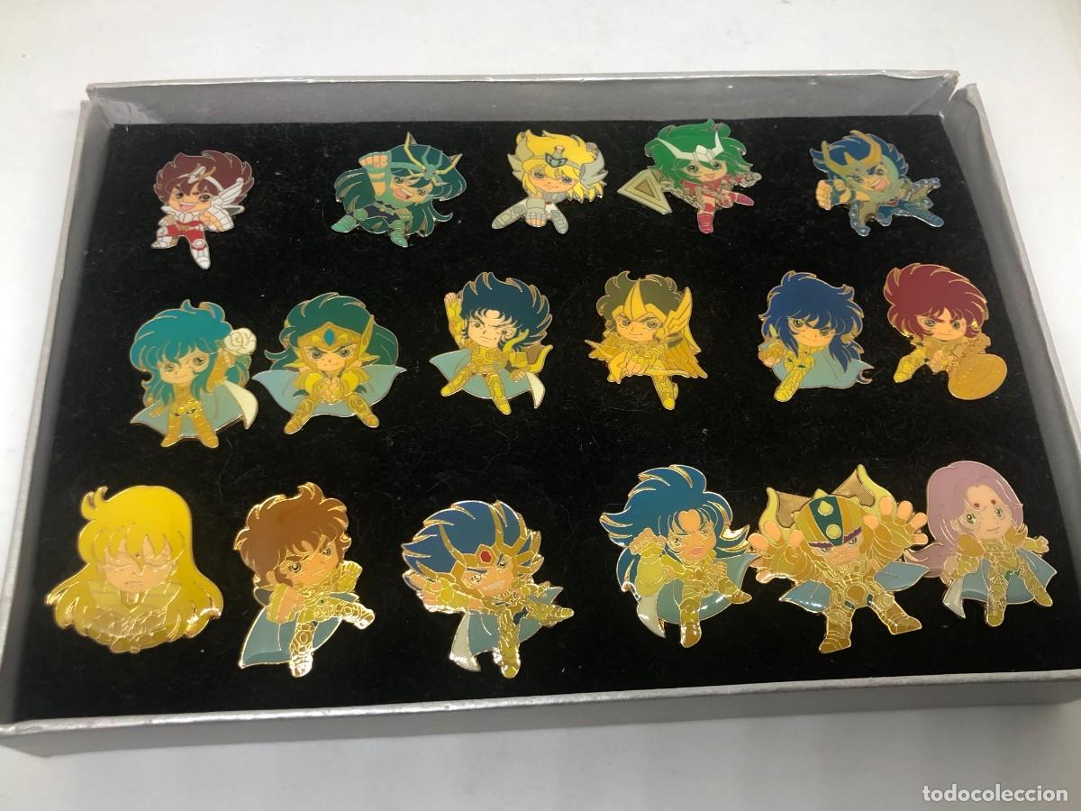 Figuas y mu&ntilde;ecos Caballeros del Zodiaco: Caja con 17 Pines Saint Seiya - Caballeros del Zodiaco