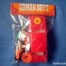 Figuras Coman Boys antiguas: BLISTER CERRADO COMAN BOYS MECANICO ESSO CON COCHE ROJO Y SEÑALES COMANSI ORIGINAL
