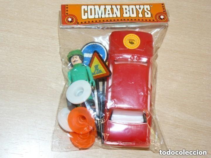 Figuras Coman Boys antiguas: COMANSI COMAN BOYS - Figura Mecanico Gasolinero ESSO y Fiat 128 Rally Novolinea -a&ntilde;os 80