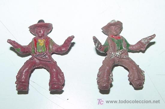 Figuras de goma y PVC: DOS VAQUEROS DE GOMA - NO SE LA MARCA, CADA UNO MIDE 4 CMS. - Foto 1