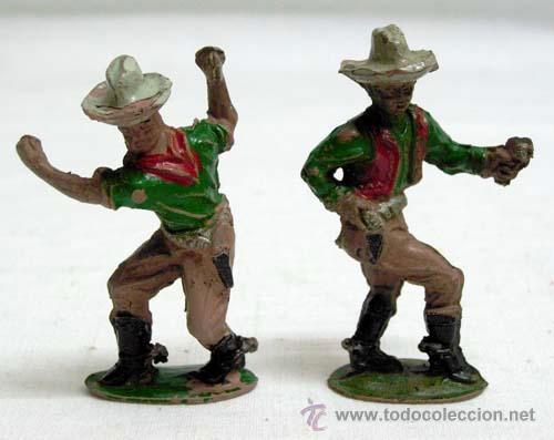 Figuras de goma y PVC: 2 Vaqueros a pie Lafredo a&ntilde;os 50 - Foto 1