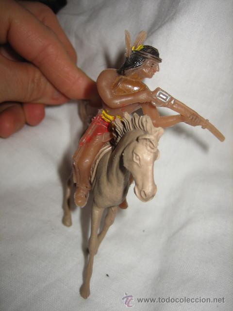 Figuras de goma y PVC: INDIO A CABALLO DE    PLASTICO - Foto 2