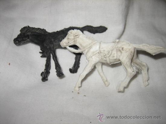 Figuras de goma y PVC: 2  CABALLOS  DE    PLASTICO - Foto 2