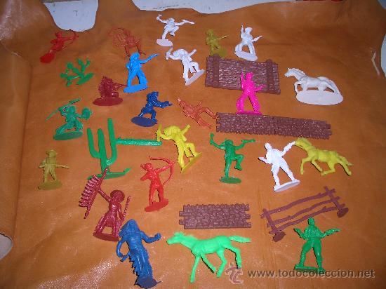 Figuras de goma y PVC: 4 LOTES DE INDIOS VAQUEROS CABALLOS ETC.ETC. - Foto 2