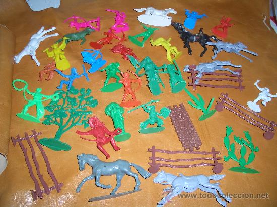 Figuras de goma y PVC: 4 LOTES DE INDIOS VAQUEROS CABALLOS ETC.ETC. - Foto 4