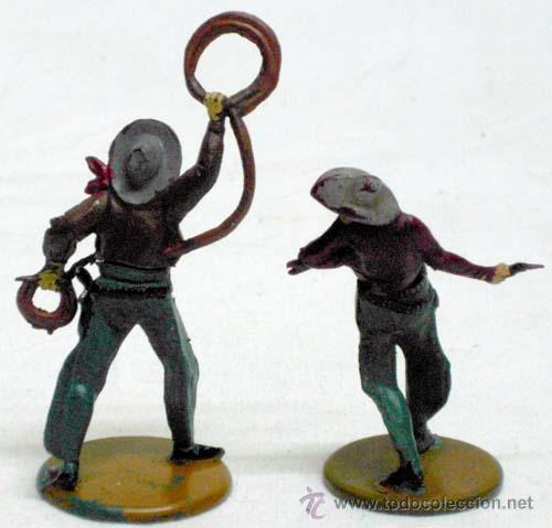 Figuras de Goma y PVC: 2 Vaqueros a pie de Gama en goma años 50 - Foto 2 - 13804316