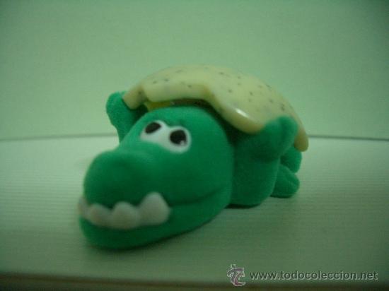 Kinder Figures: Mu&ntilde;eco kinder BEB&Eacute; DINOSAURIO SALIENDO DEL CASCAR&Oacute;N