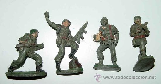 Figuras de Goma y PVC: 4 ANTIGUAS FIGURAS DE SOLDADOS, TAL COMO SE PUEDE VER EN LA FOTO -