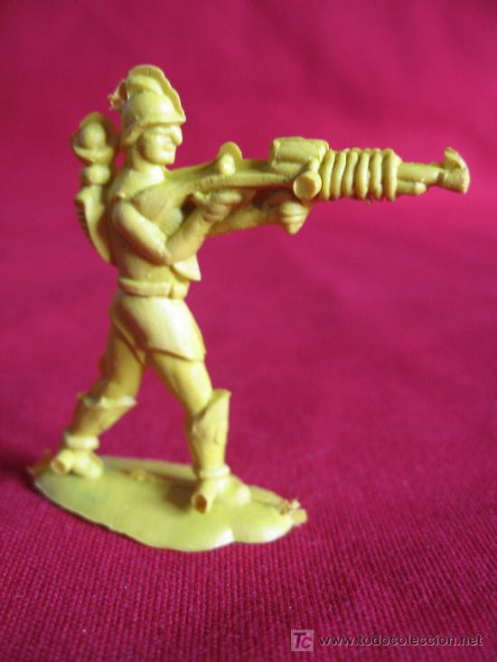 Figurines en Caoutchouc et PVC: FIGURA PLASTICO A&Ntilde;OS 70